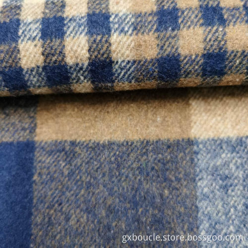 Ull med tyg i tartan med dubbelt ansikte